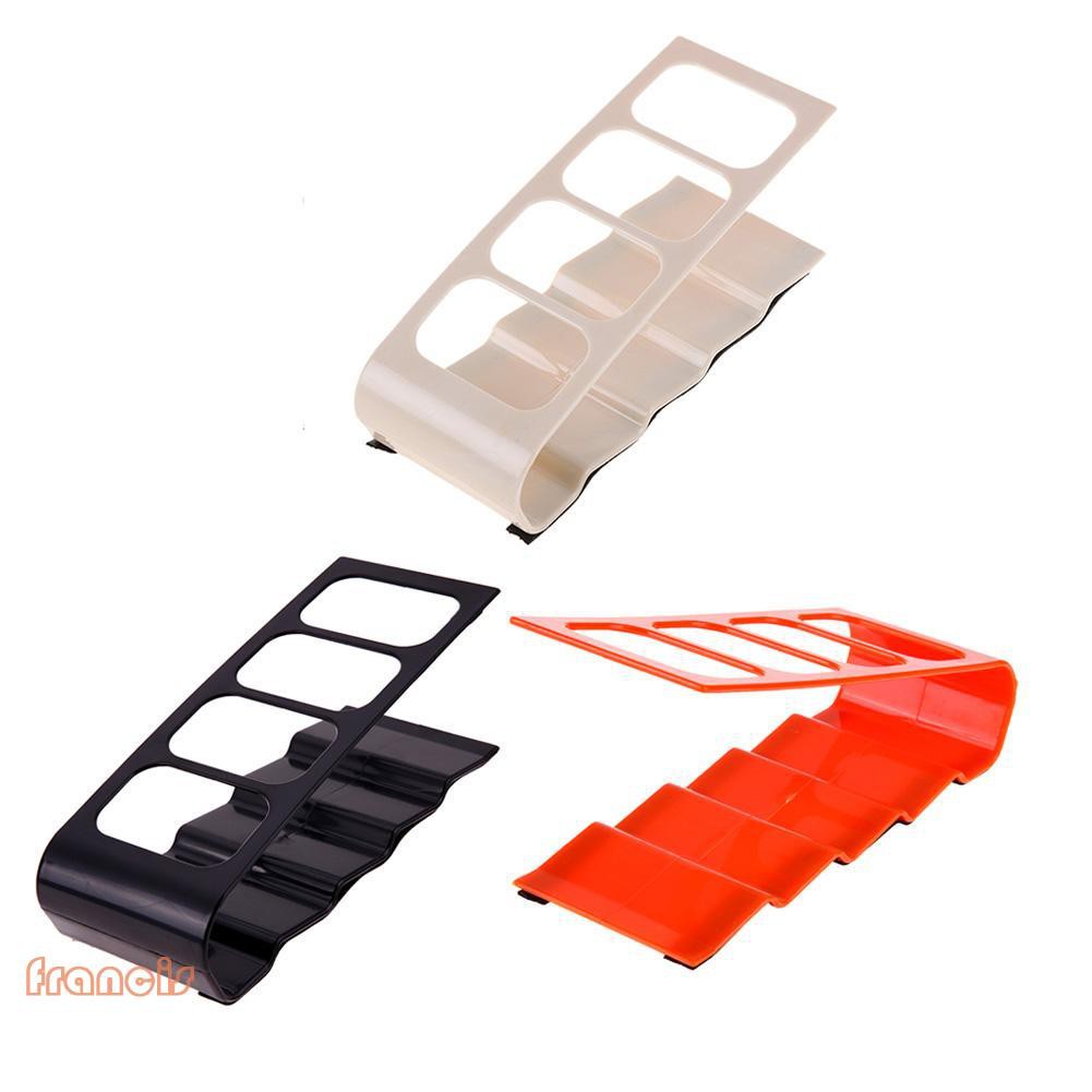 Giá để remote 4 ngăn được làm từ nhựa , dùng sắp xếp điện thoại