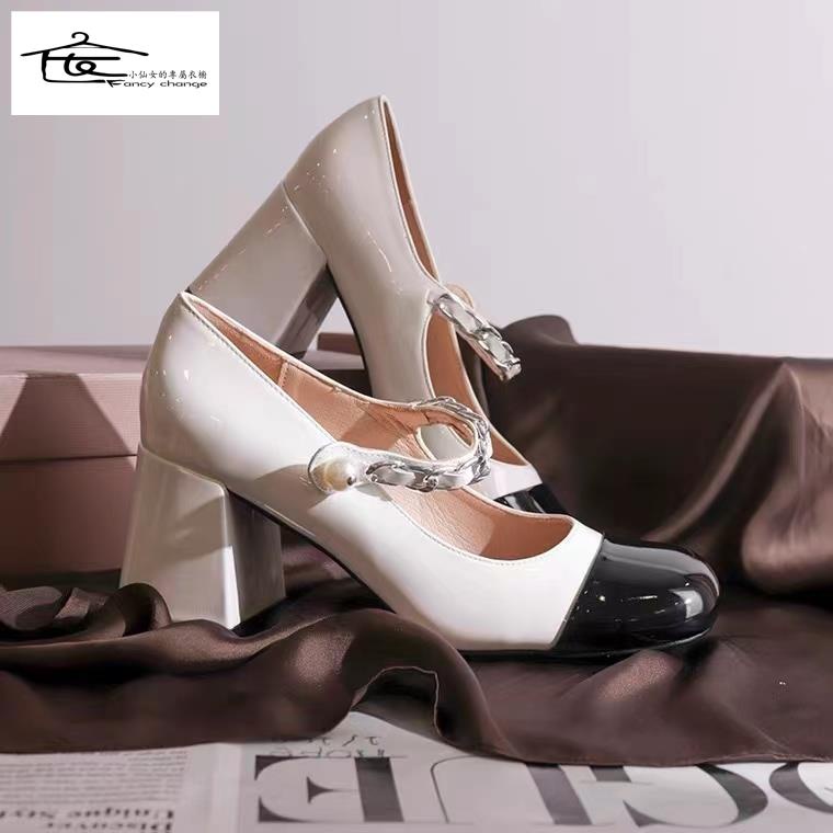 Giày Cao Gót Mũi Vuông Màu Trắng Đen Phong Cách Retro