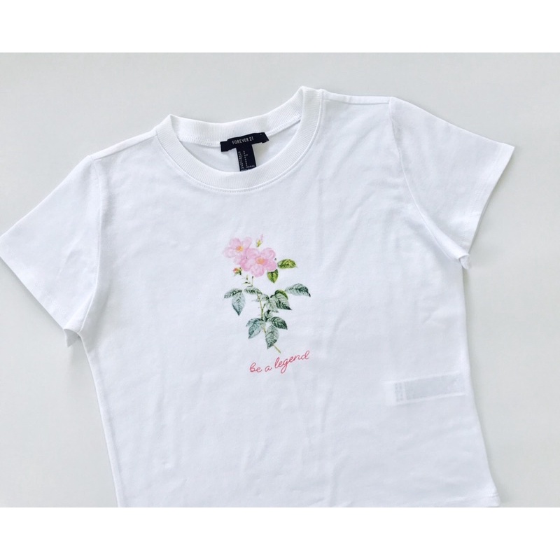 Áo croptop trắng  in bông hồng vnxk