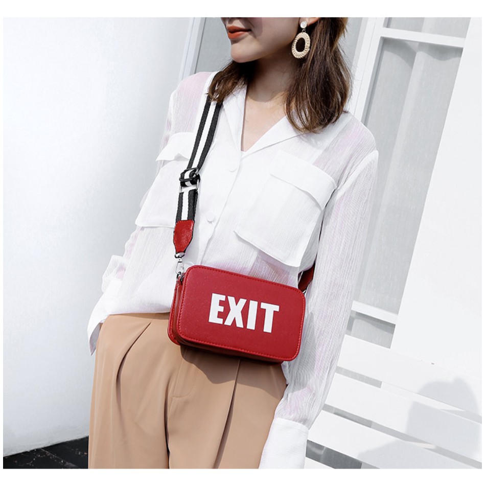 [deal shock]Túi xách hộp EXIT phối dây vải bản to | BigBuy360 - bigbuy360.vn