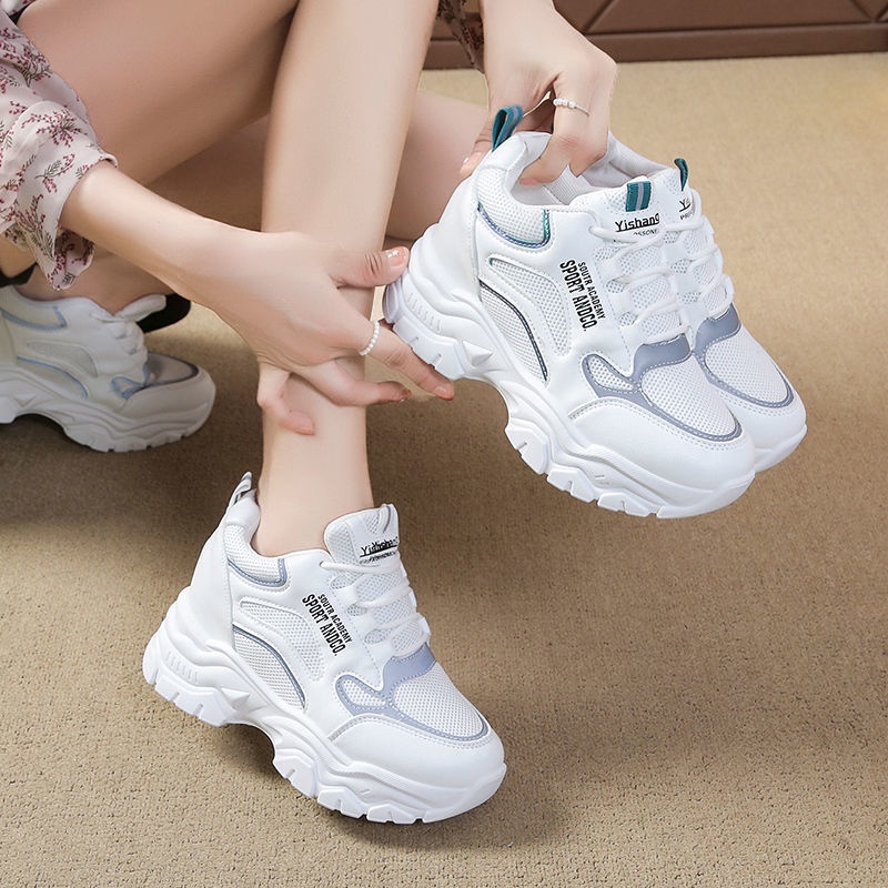 Giày thể thao Boost dành cho nữ