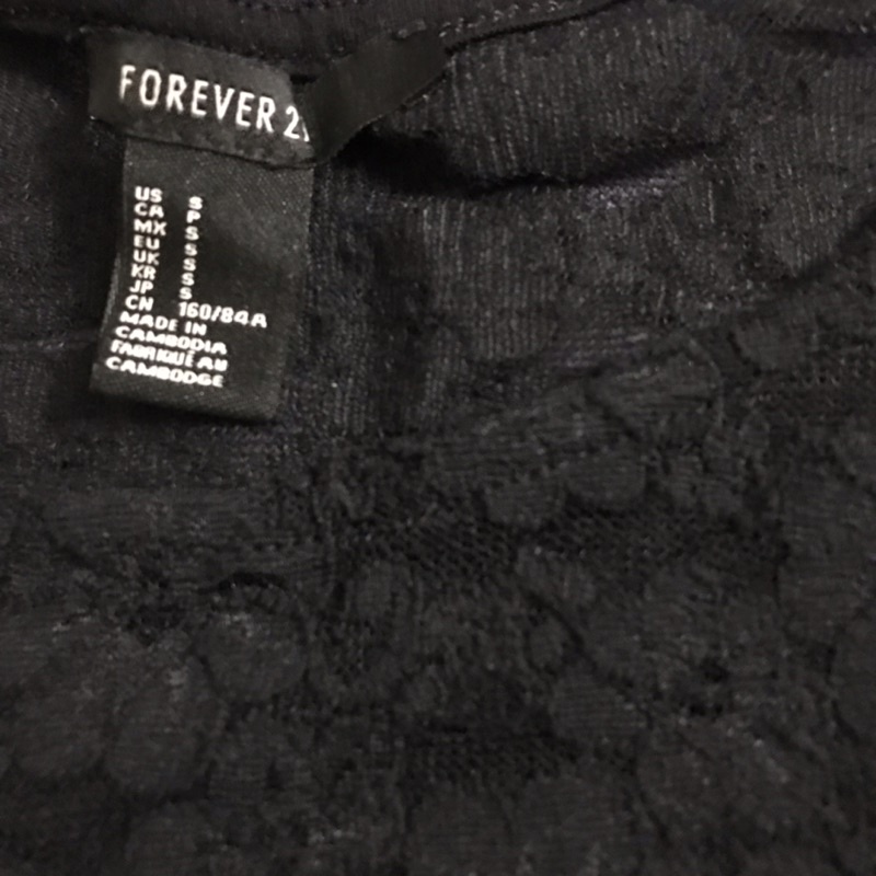 Áo croptop ren hoa F21