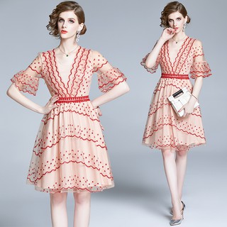 Đầm Midi Tay Dài Hoạ Tiết Thêu Phong Cách Vintage
