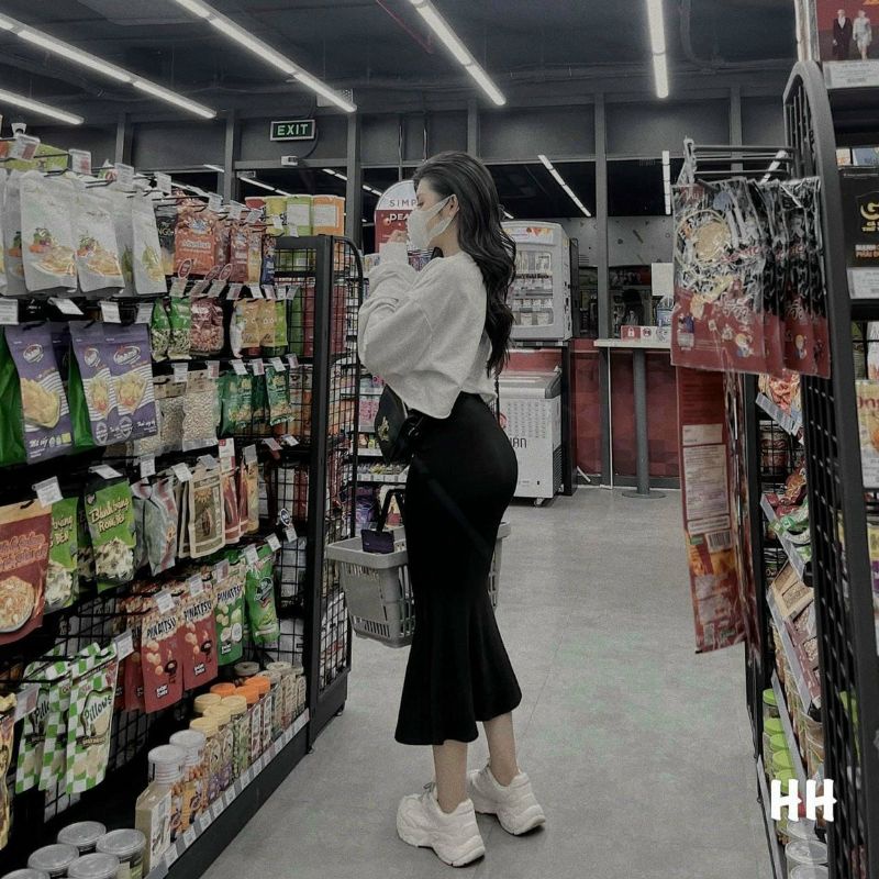 Set Áo crop top tay dài và chân váy đuôi cá