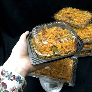 Khô gà lá chanh vị cay , thơm ngon. sợi gà mềm đậm vị