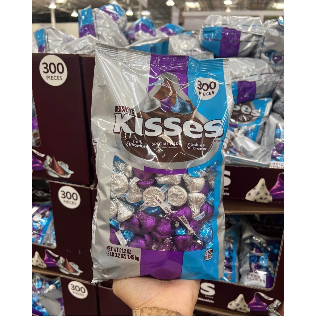 Chocolate sữa Hershey’s Kisses bạc 330 viên/bịch cung cấp năng lượng cho cơ thể - EDS Hàng Mỹ