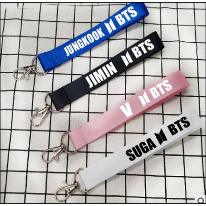 Nametag hologram BTS chibi, móc khóa BTS chibi phụ kiện thần tượng, phong cách hàn quốc