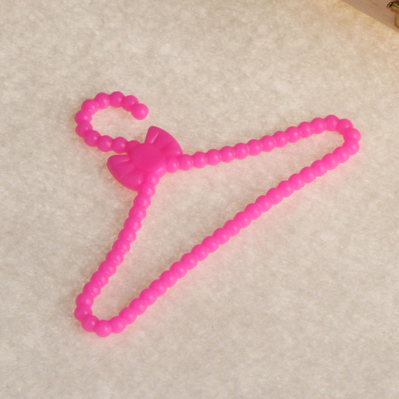 10 Móc treo quần áo cho búp bê