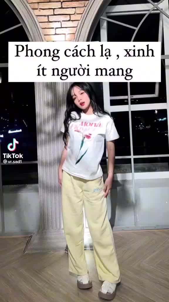 Áo babytee in hoa MONÁ - FLEUR TRẮNG, Áo phông baby tee nữ form bé local brand 2023 hot trend | BigBuy360 - bigbuy360.vn