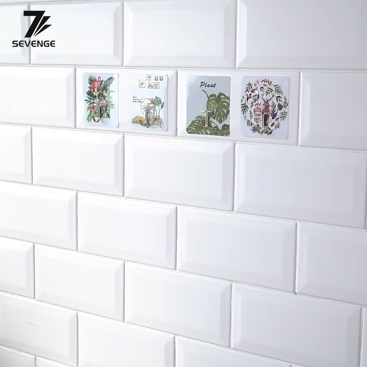 Móc treo đồ dán tường có giác hút tiện lợi cho nhà bếp