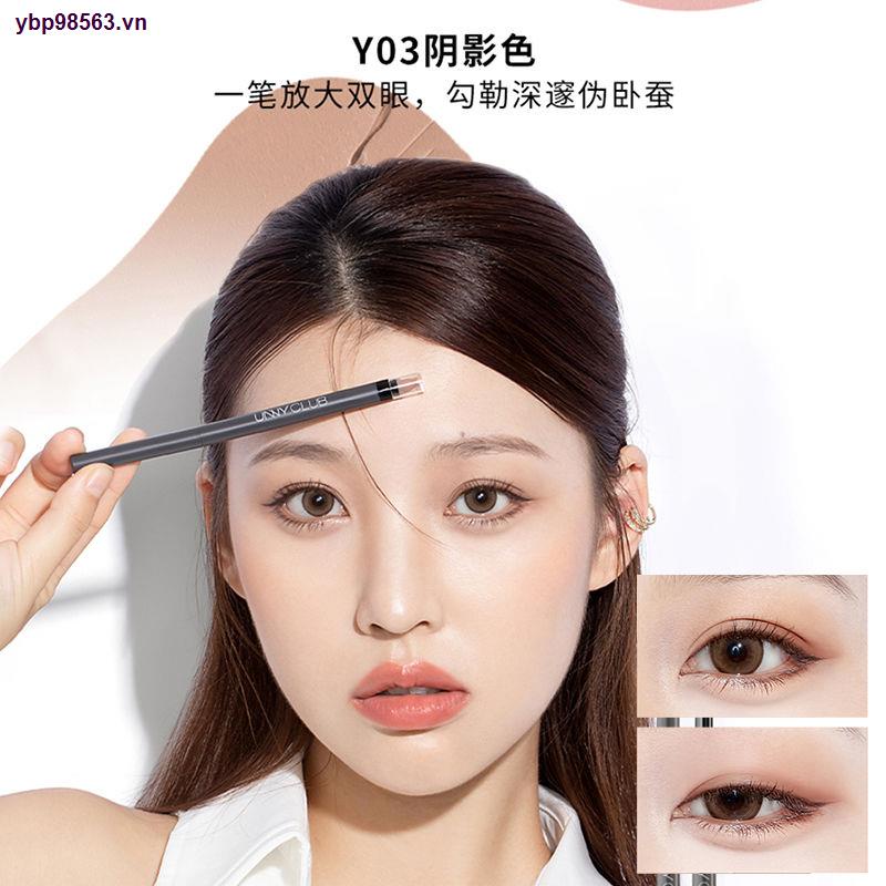 Bút kẻ mắt hai đầu màu lì và ánh ngọc trai kết hợp trang điểm bắt sáng tự nhiên
 | BigBuy360 - bigbuy360.vn