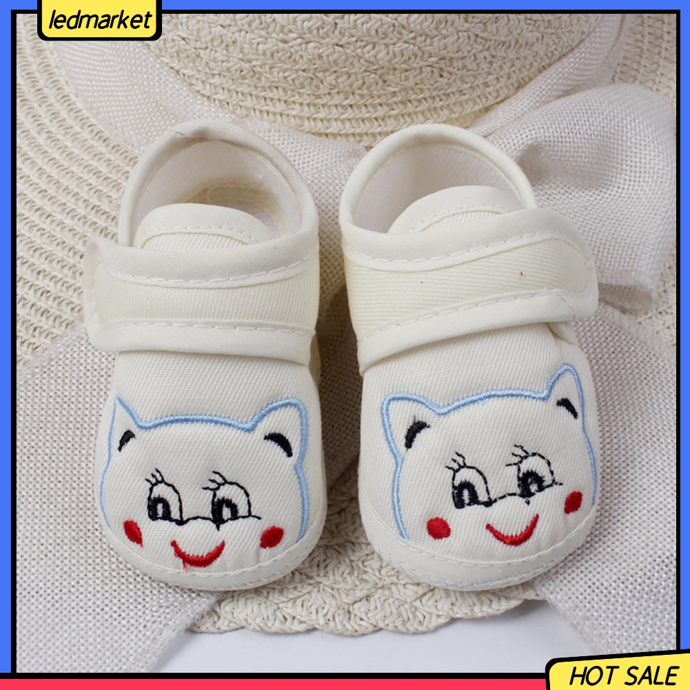 Giày Em Bé Hình Con Gấu Dễ Thương Đế Chống Trượt