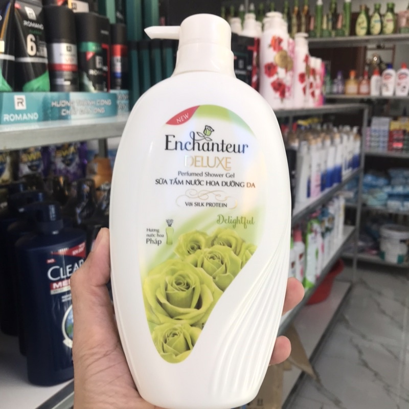 Sữa tắm nước hoa dưỡng da Enchanteur delightful 650g