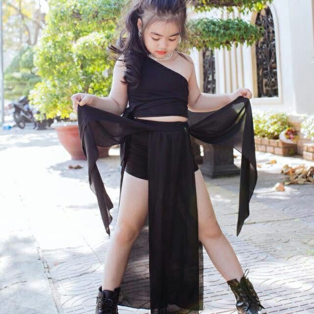 đầm voan xẻ tà