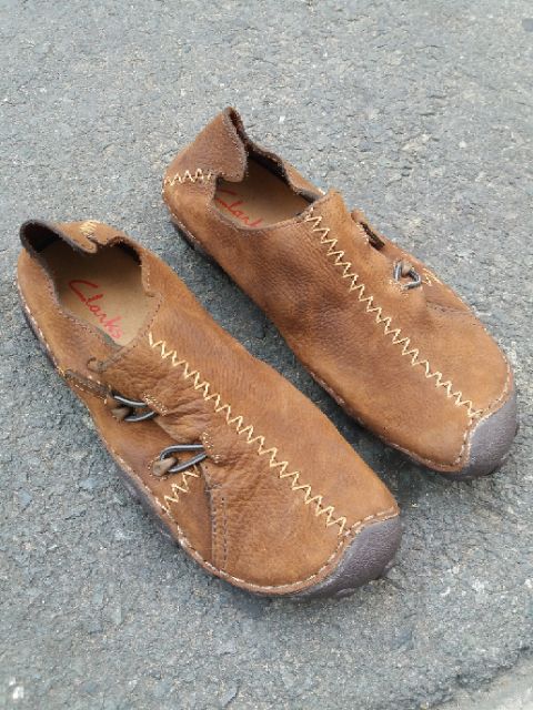 Giày chân gấu Clarks
