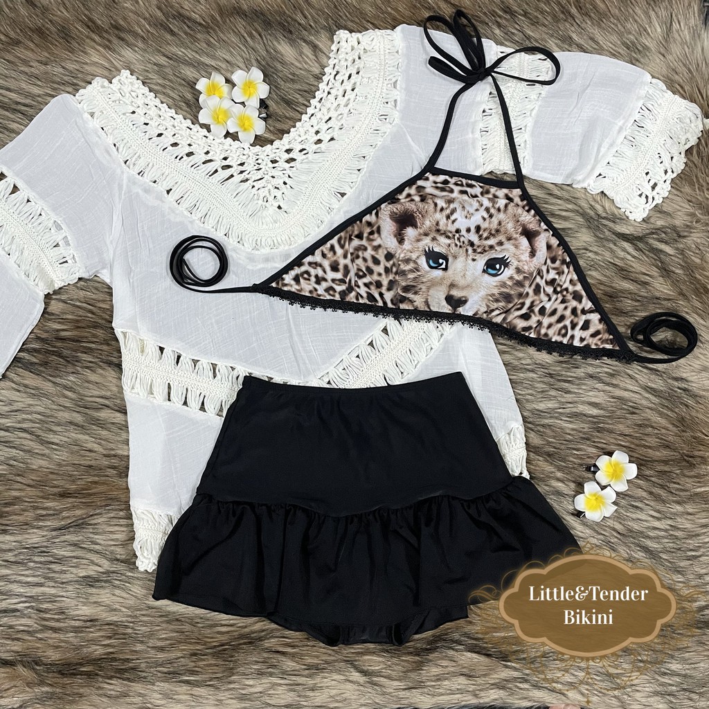 {Không gồm áo khoác} Bikini hai mảnh với yếm họa tiết báo