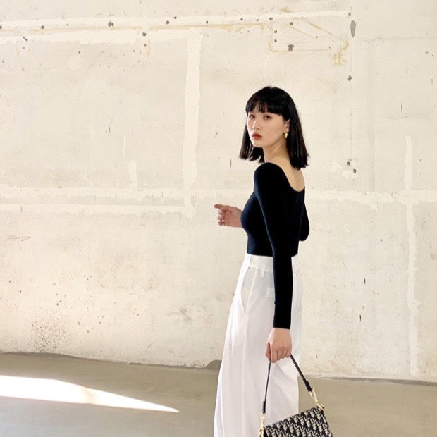 Áo Thun Cổ Vuông Dài Tay Ôm Body Tôn Dáng