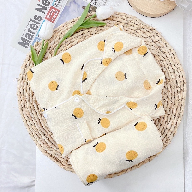 vải xô muslin 2 lớp cao cấp hình quả táo vàng nền be may quần áo,đồ bộ,khăn mặt,khăn tắm