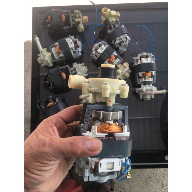 Mô tơ bơm nước máy nước nóng .