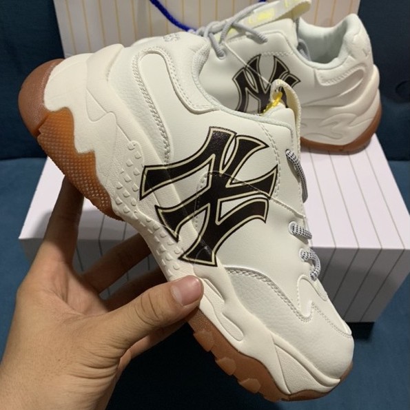 ( NY đế nâu chuẩn 11) Giày thể thao và sneaker nam nữ màu trắng đế nâu , đế cao 5cm