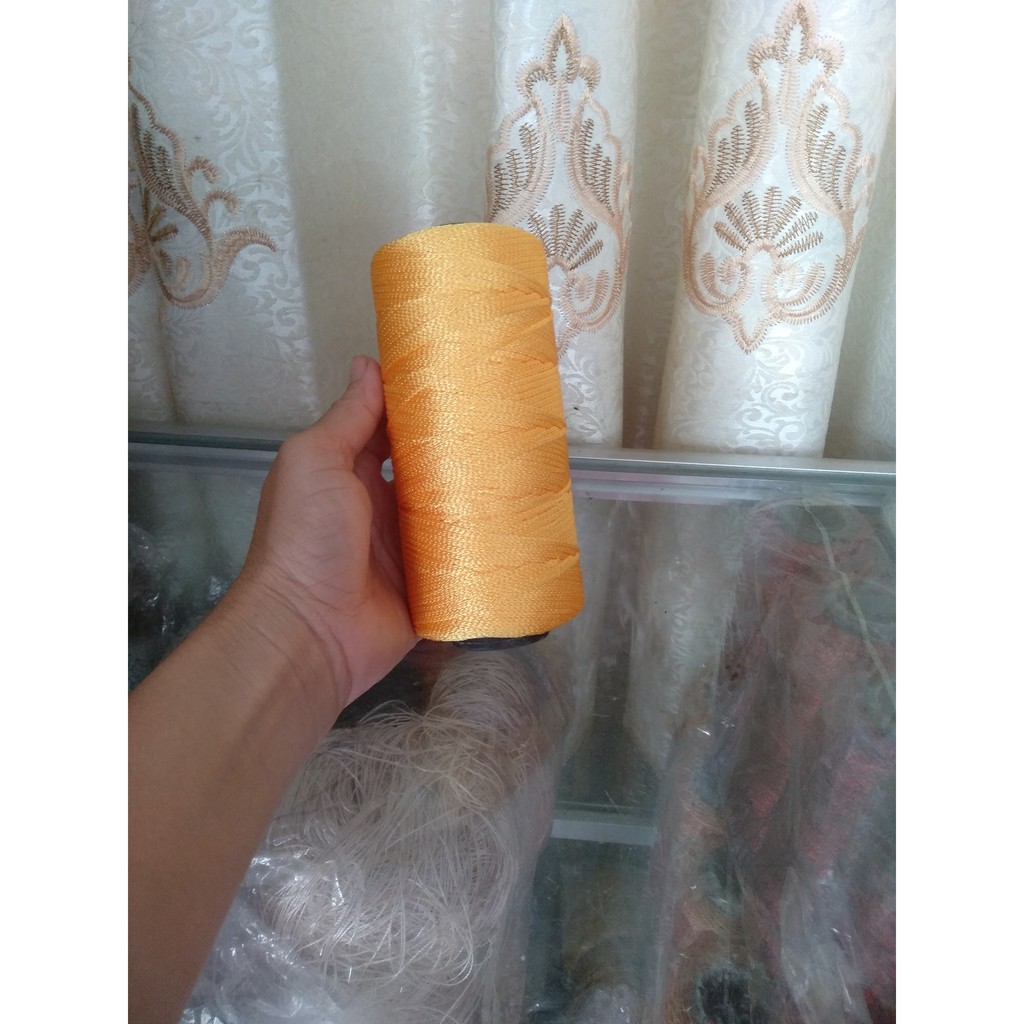Sợi dệt dùng móc áo, váy, bóp ví, nón, giày dép màu vàng cam