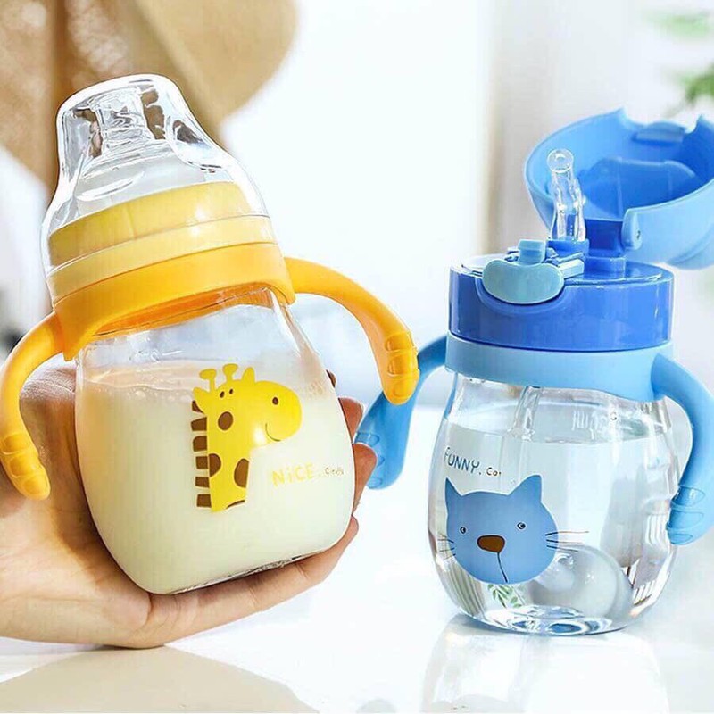 Bình tập uống chống sặc có quai đeo SMALL MONSTER dung tich 300ml rất tiện lợi