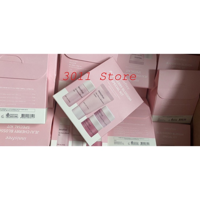 Bộ Dưỡng Ẩm Và Nâng Tone Da Innisfree Jeju Cherry Blossom Speacial Kit