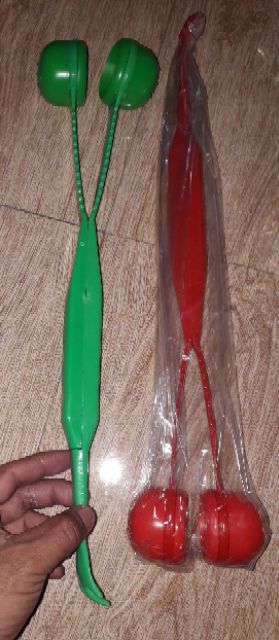 Cây gãy lưng kèm đấm lưng bằng nhựa dài 42cm