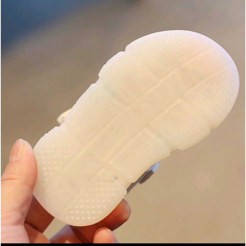 Sandal cho bé tập đi hình trâu đáng yêu cho bé