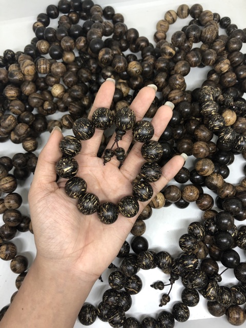 Vòng trầm hương sánh chìm nước chuẩn thiên nhiên 100% size 16mm