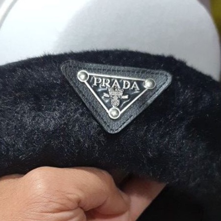 Tag Prada cao cấp gắn mũ, gắn áo cực sang chảnh
