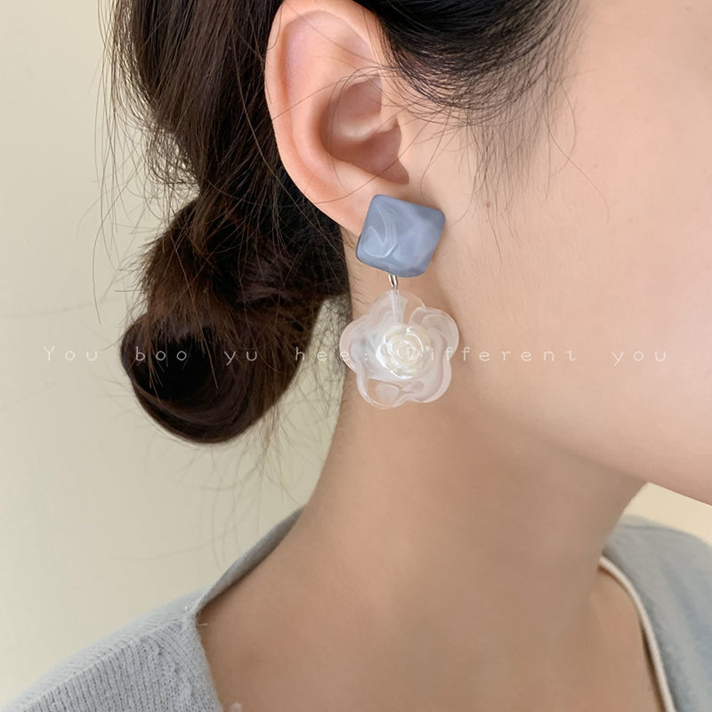 Bông Tai Hình Hoa Trà Xinh Xắn Cho Nữ