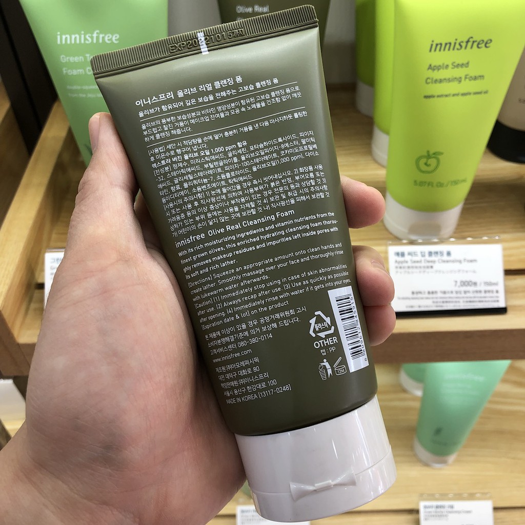 Sữa rửa mặt cung cấp độ ẩm từ Olive Innisfree Olive Real Cleansing Foam | BigBuy360 - bigbuy360.vn