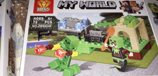 Lắp 1 hộp Lego MyWord 9924 có nhiều chi tiết
