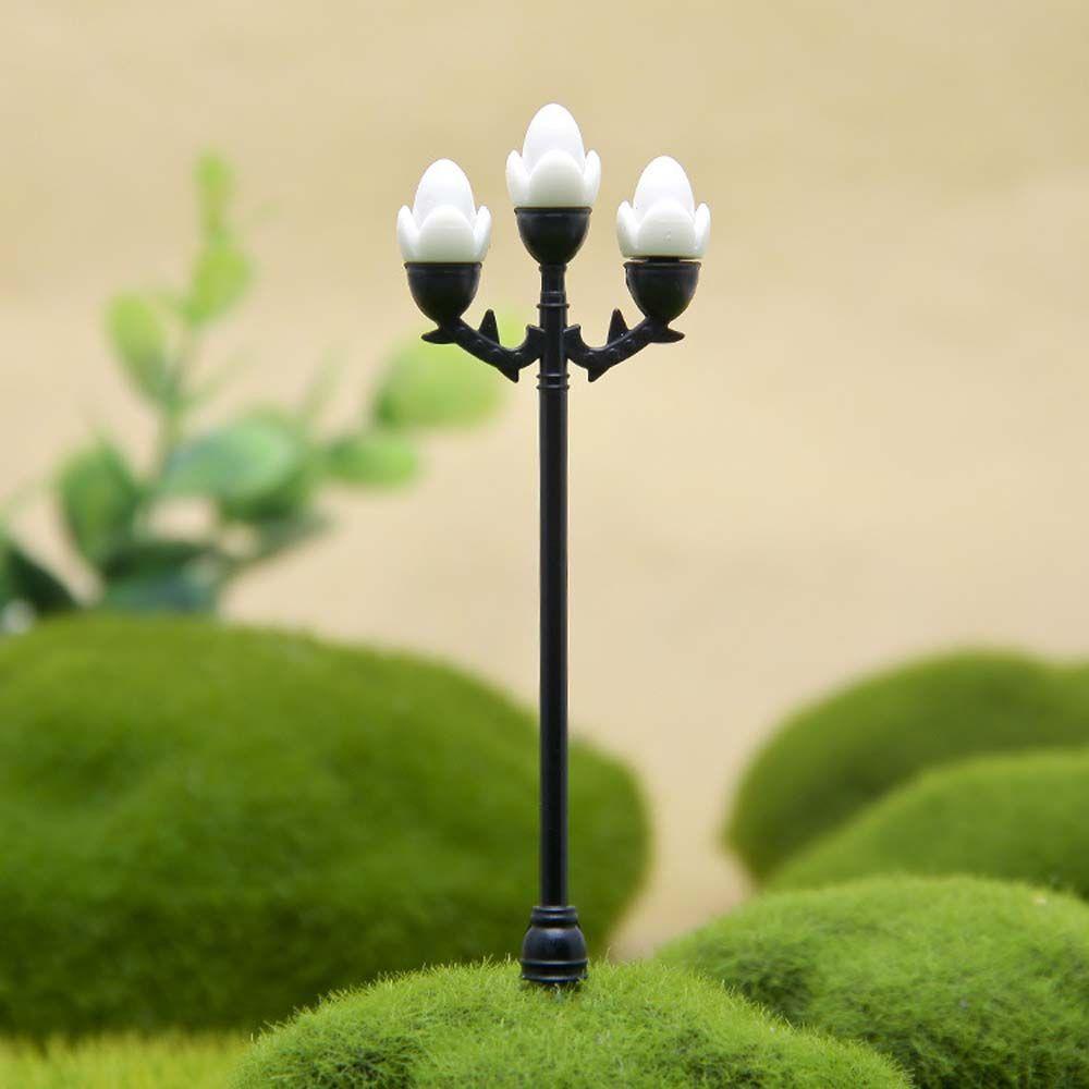 Mô Hình Đèn Đường Mini Dùng Trang Trí Sân Vườn Độc Đáo