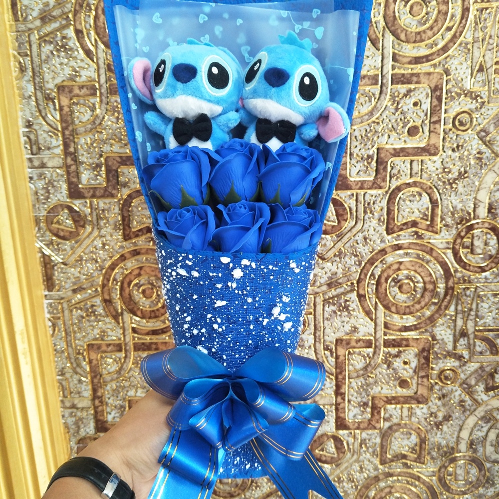Bó Hoa Sáp Hình stitch Màu Xanh Dương Và Hồng Làm Quà Tặng Sinh Nhật Bạn Gái