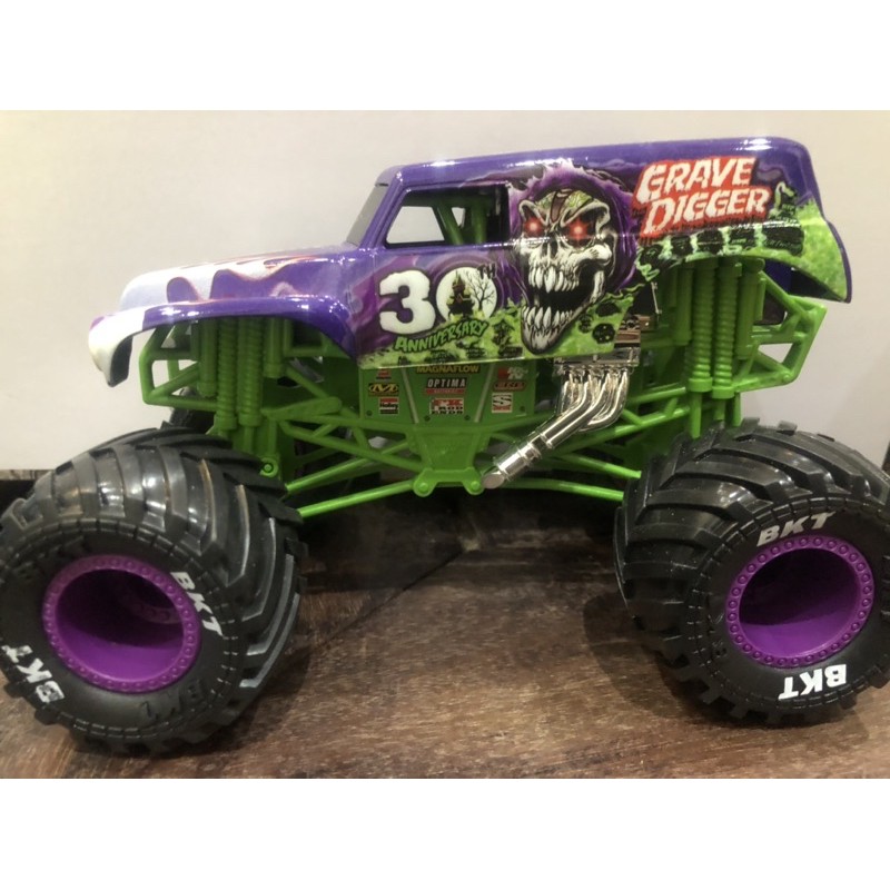 Xe đua Monster Jam 4 màu cực chất