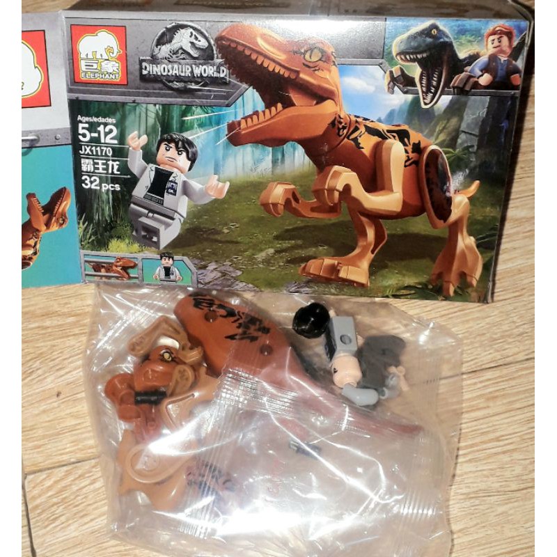 Lắp ráp 1 hộp LegoDinoWord Săn khủng long 1170 có nhiều chi tiết