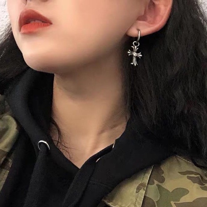 KHUYÊN TAI NAM UNISEX - KHUYÊN TAI VÒNG MIX CHARM CHỮ THẬP CHROMEHEARTS 1 ĐÔI