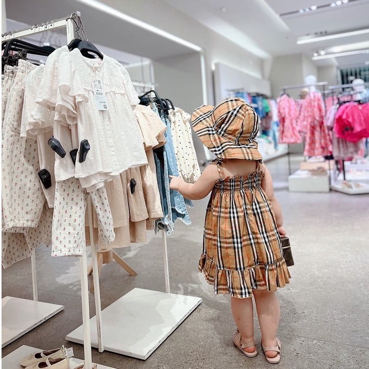 Váy buberry cho bé, đầm 2 dây bé gái kèm mũ tuban họa tiết caro chất thô mềm mịn (X26) | BigBuy360 - bigbuy360.vn