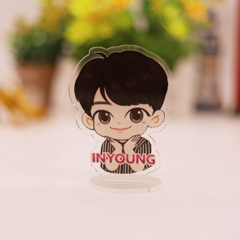 Bảng Hiệu Đứng Hai Mặt Bằng Acrylic In Hình Nhóm GOT7 Q Để Bàn Trang Trí