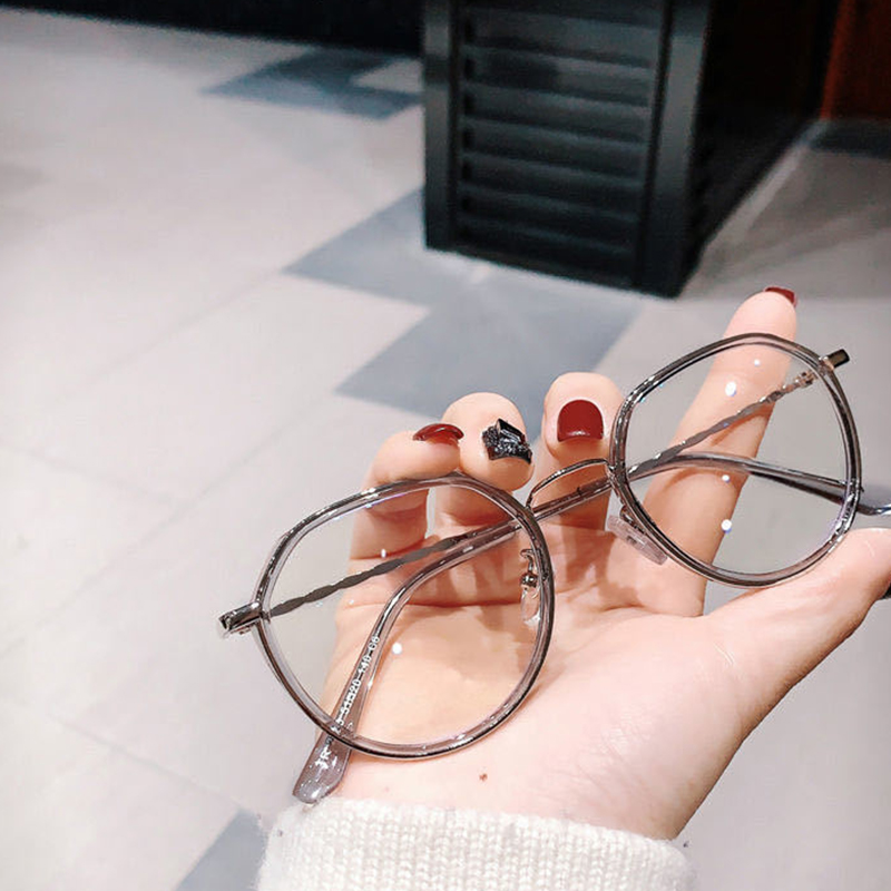 Kính có khung chất liệu kim loại siêu nhẹ hình đa giác