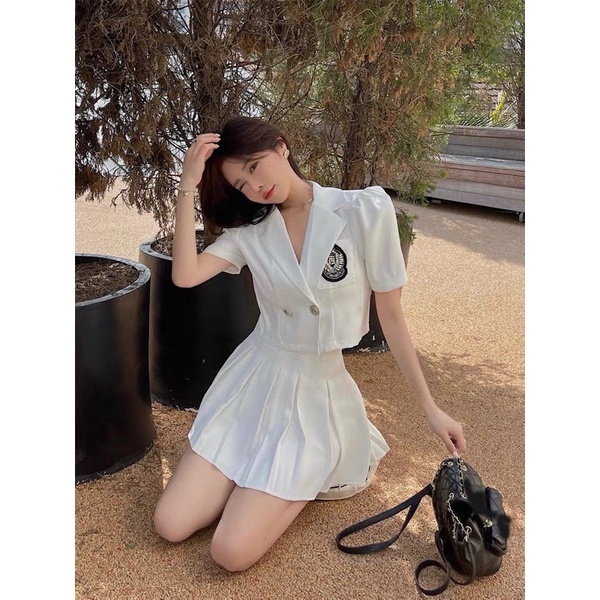 Set áo croptop kèm chân váy xếp ly kiểu học sinh