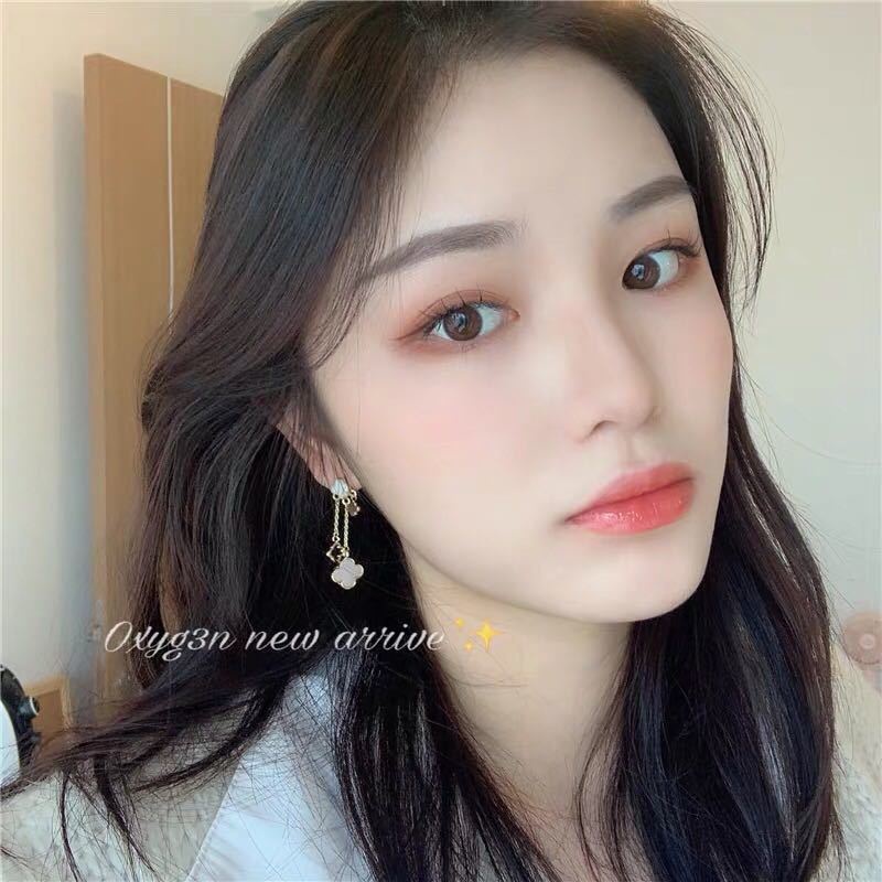 Bông tai nữ cỏ bốn lá dáng thả dài đen và trắng TB571