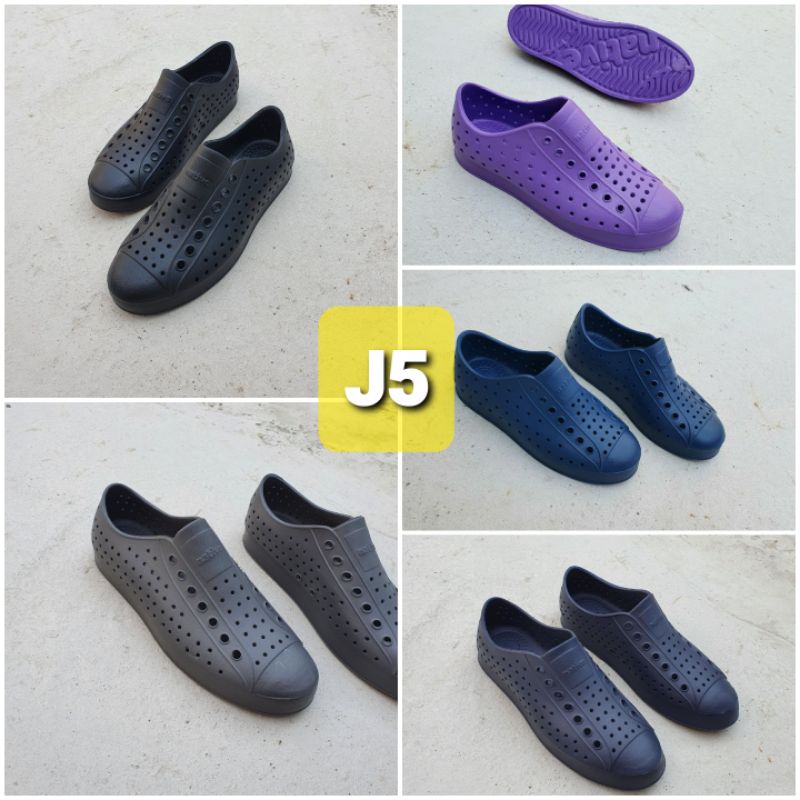 Giày nhựa Native J1 đến J6 đi mưa vô tư