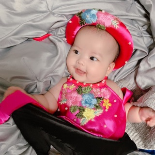 Yếm đào kèm mấn Trung Thu cho bé