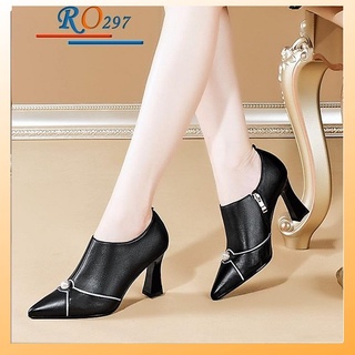 Giày boot nữ cổ thấp 7 phân hai màu đen kem hàng hiệu rosata ro297