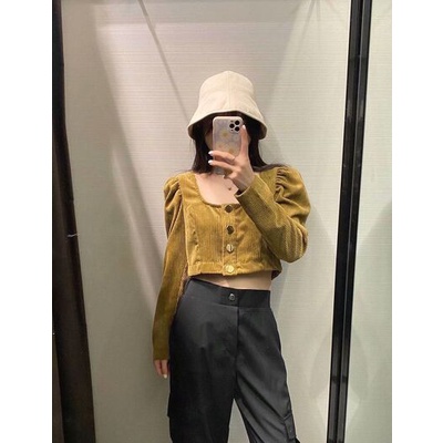 Áo nhung tăm khuy tay bồng dáng croptop