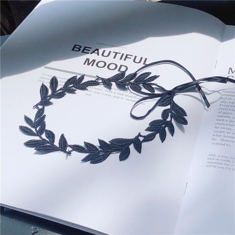 Vòng cổ choker ren mặt hình lá phong cách Hàn Quốc