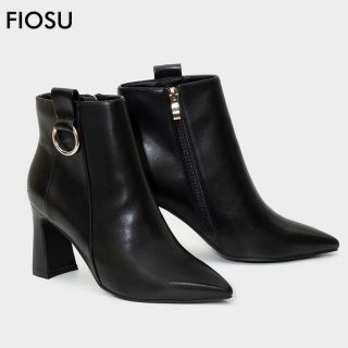 Boot cao gót cổ ngắn mũi nhọn, đai sắt tròn cổ chân
Mã sản phẩm: F089051